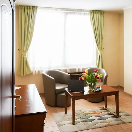 Hotel West 2*