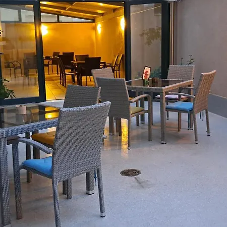 Otel West 2*