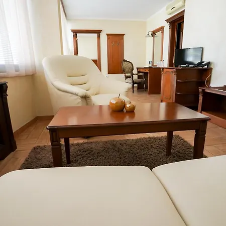 Hotel West 2*