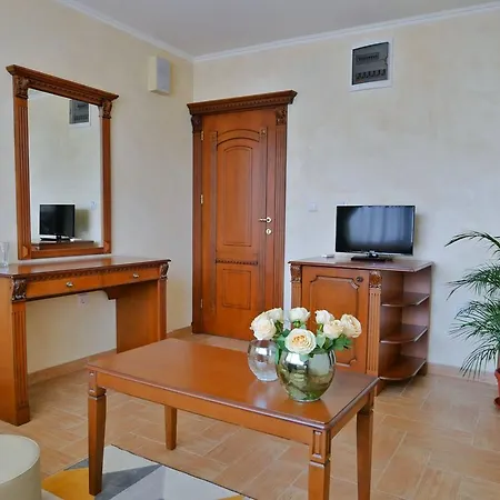 Hotel West 2*