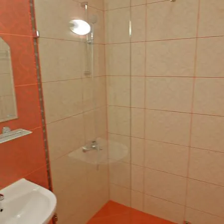 West Hotel 2*